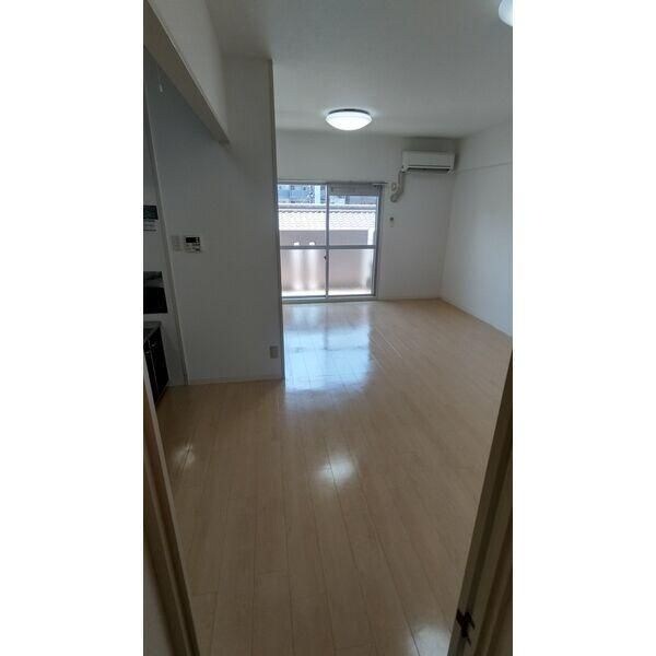 物件内観写真2　(居間です)