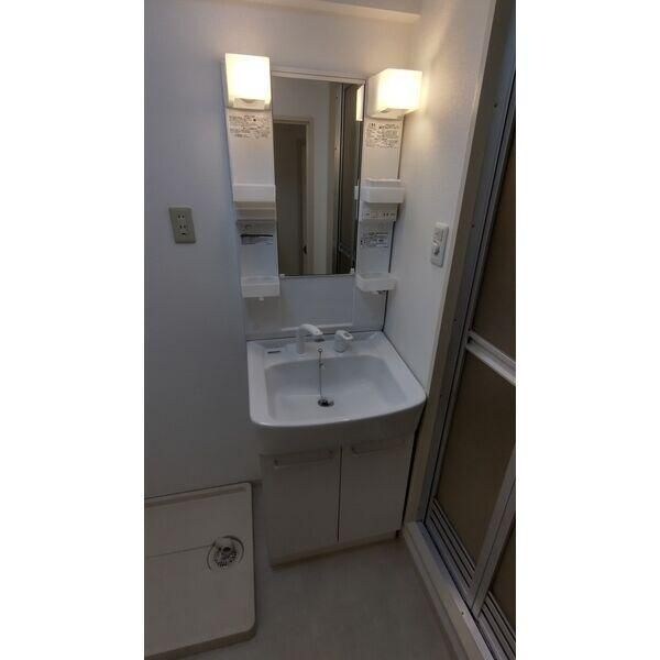 物件内観写真5　(使いやすい独立洗面台です)