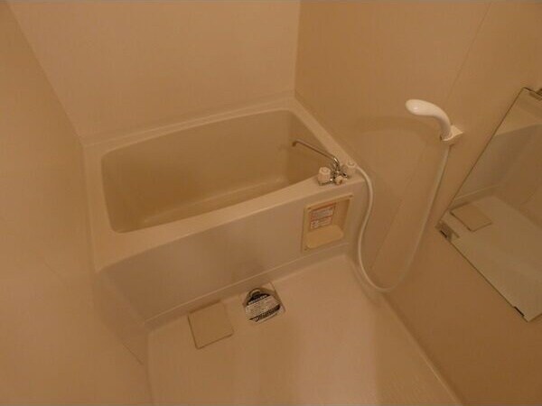 物件内観写真8　(お風呂です)