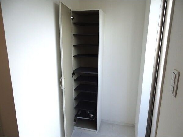 物件内観写真11　(きれいな玄関です)