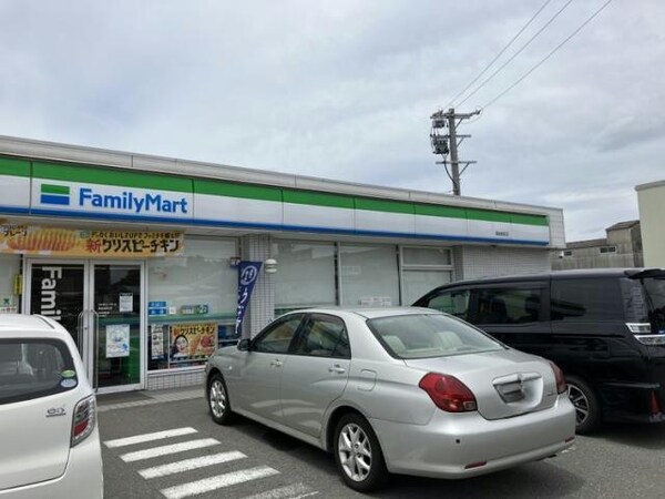 周辺環境(ファミリーマート港金船町店 900m)