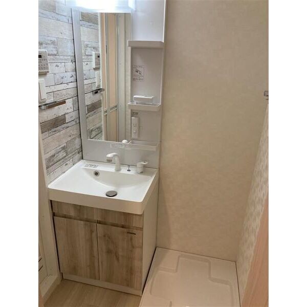 物件内観写真5　(スペースが確保できる洗面所です)