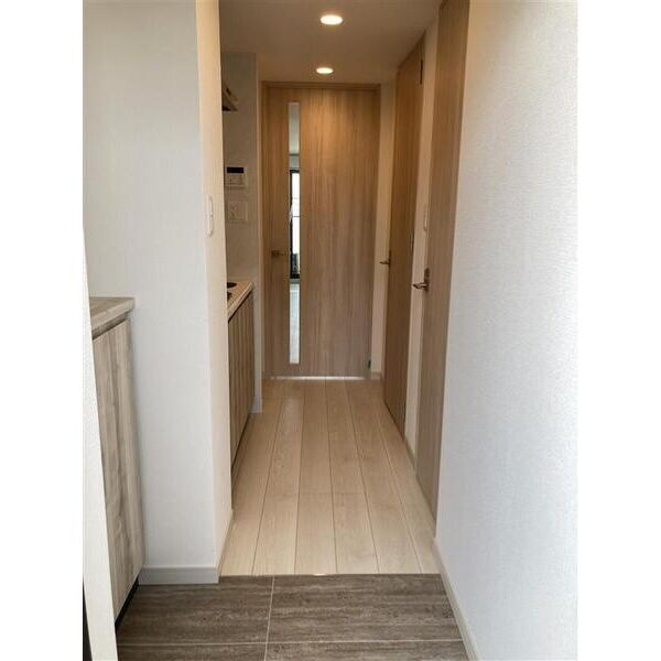 物件内観写真9　(ゆったりとした玄関です)