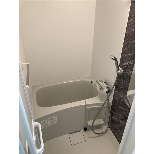 物件内観写真4　(コンパクトで使いやすいお風呂です)