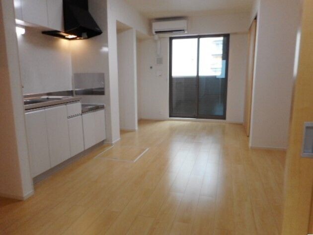 物件内観写真3　(おしゃれな居間です)