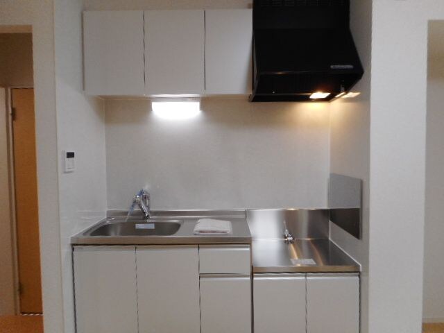 物件内観写真4　(コンパクトなキッチンで掃除もラクラク)