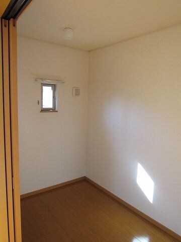 物件内観写真8　(落ち着いて過ごせるお部屋なので、寝室にいかがでしょうか)