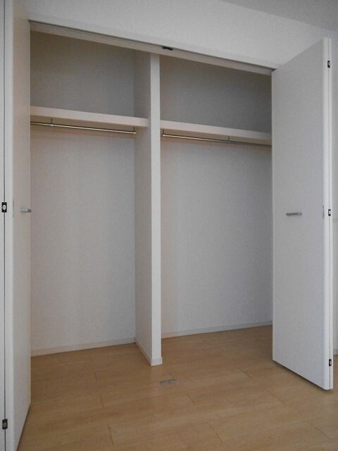 物件内観写真9　(収納豊富です)