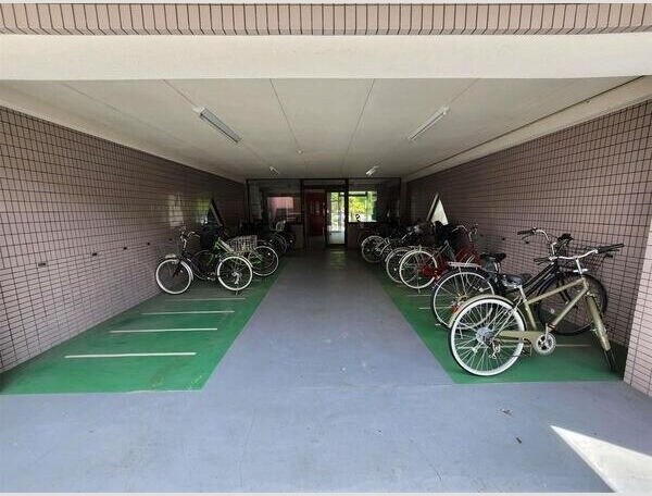 物件内観写真15　(駐輪場です)