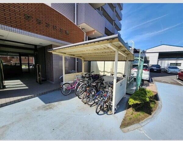 物件内観写真16　(駐輪場です)