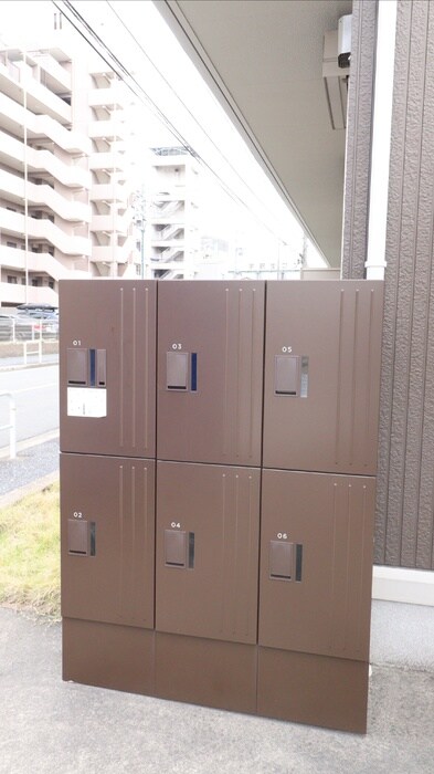 物件内観写真3　(宅配ボックス完備)