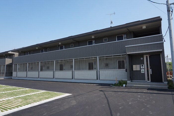 物件外観写真1　(建物外観を気になさる方へ、見た目の良い物件です)