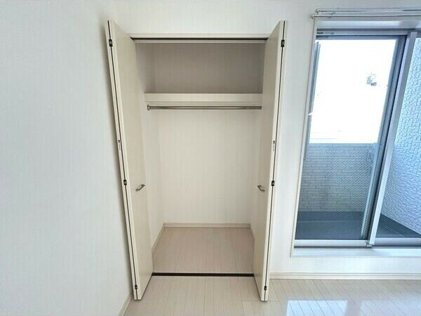物件内観写真8　(収納スペース豊富です)