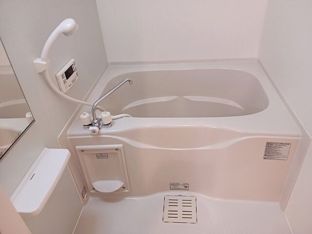 物件内観写真4　(落ち着いた空間のお風呂です)