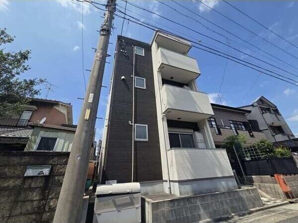 物件外観写真1　(きれいな外観です)