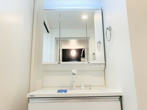 物件内観写真7　(独立洗面化粧台付き)