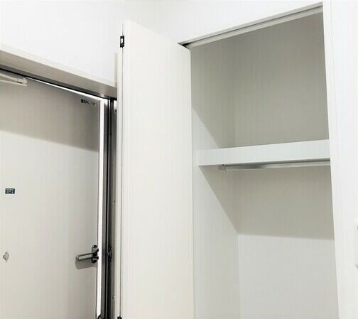 物件内観写真13　(ゆったりとした玄関です)