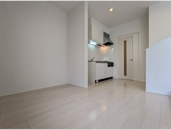 物件内観写真2　(リビングです)