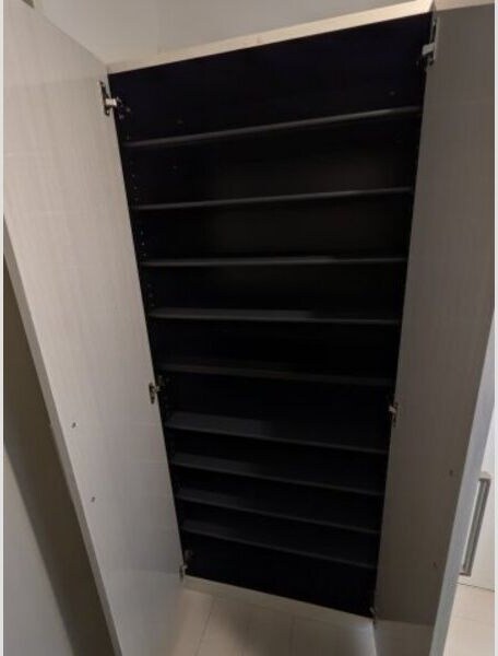 物件内観写真8　(収納豊富です)