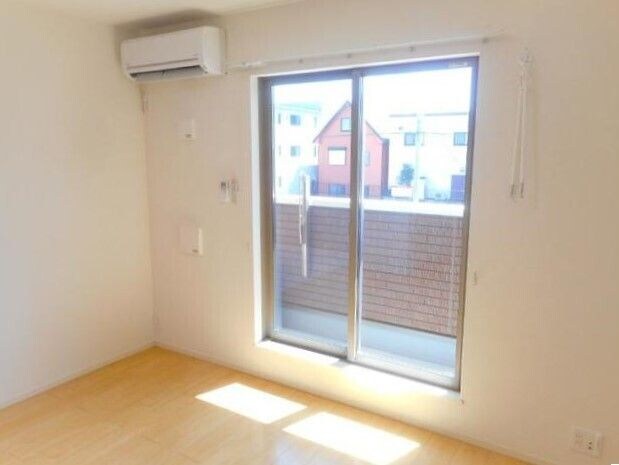 物件内観写真3　(おしゃれなリビングです)