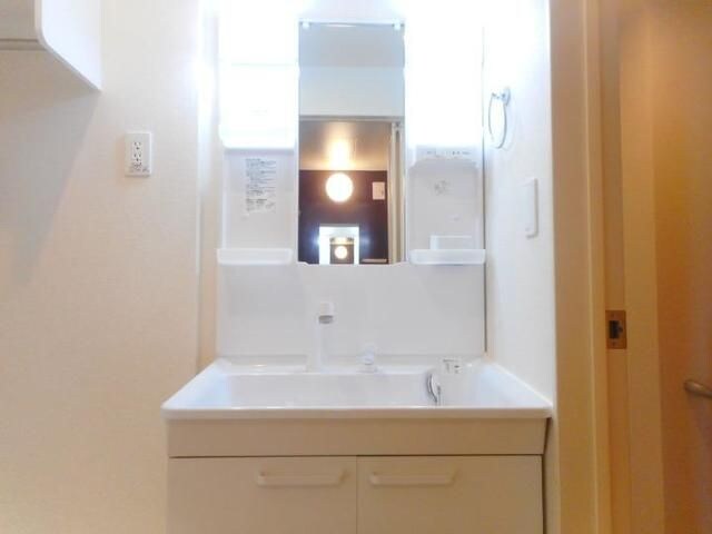 物件内観写真6　(脱衣スペースもあります)