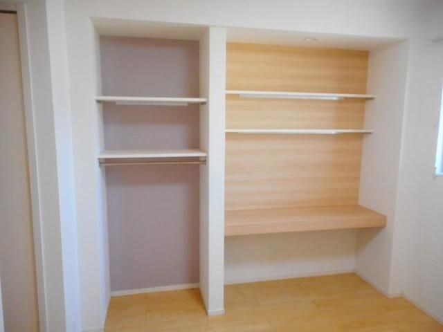 物件内観写真9　(小物を収納するのに便利です)