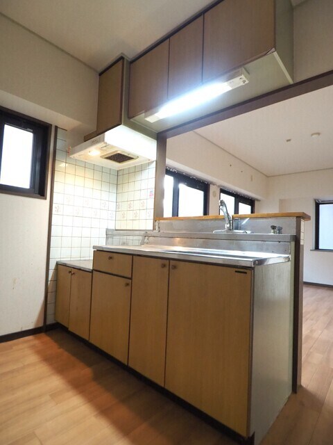 物件内観写真5　(コンパクトなキッチンで掃除もラクラク)