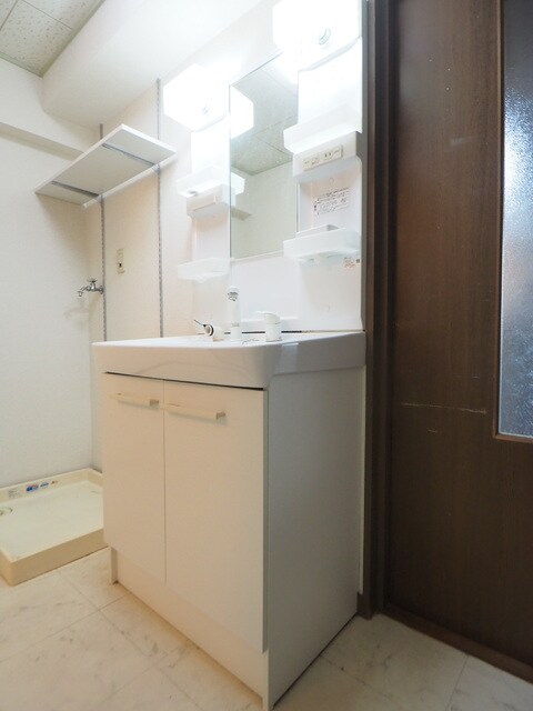 物件内観写真6　(コンパクトで使いやすい洗面所)