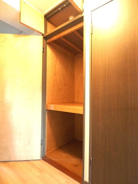 物件内観写真8　(収納豊富です)