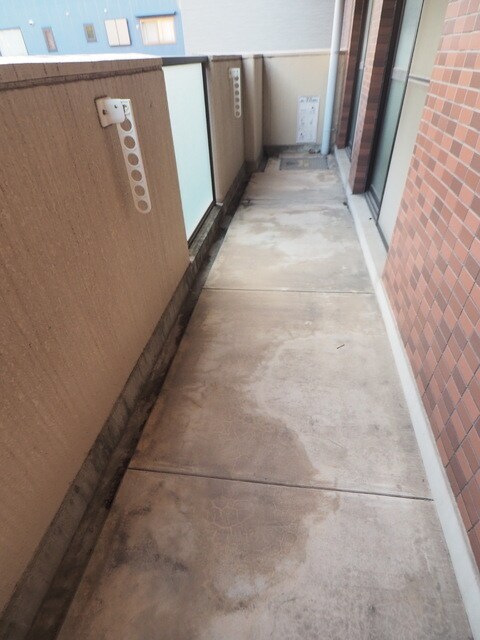 物件内観写真12　(広々としたバルコニーです)