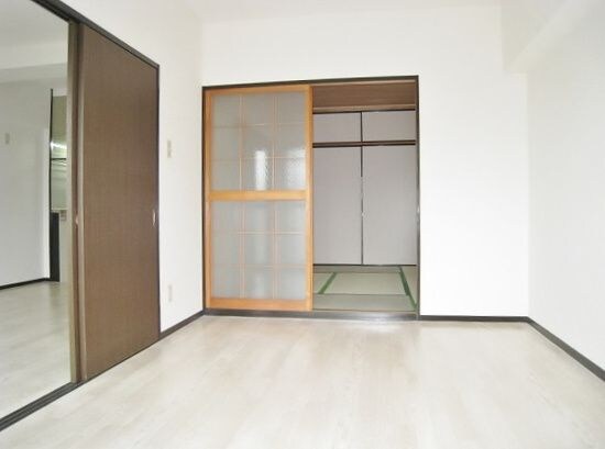 物件内観写真9　(明るい洋室です)