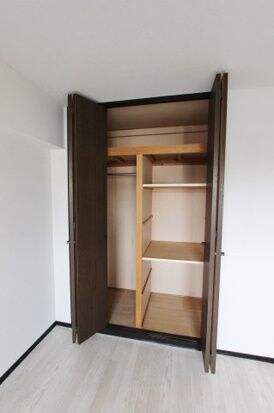 物件内観写真10　(収納豊富です)