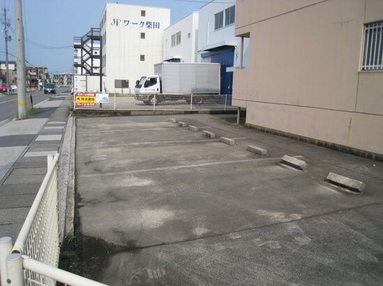 物件外観写真2　(カースペースがあります)