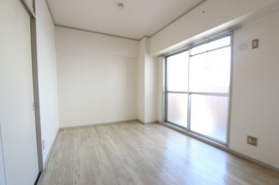 物件内観写真16　(明るい室内です)