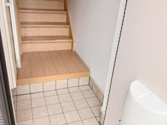 物件内観写真12　(収納もある玄関です)