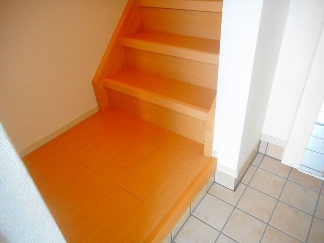 物件内観写真12　(シンプルで使いやすい玄関です)