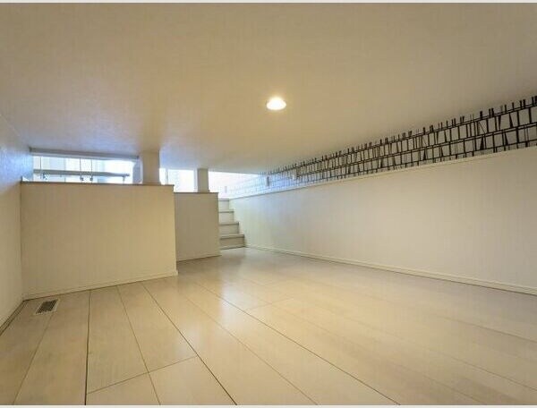 物件内観写真7　(たっぷりとした収納スペースです)