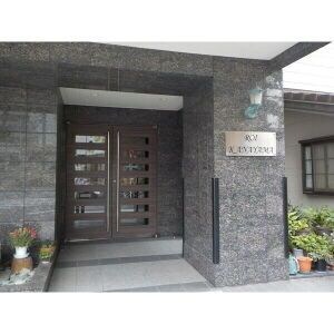 物件外観写真2　(建物の内部です)