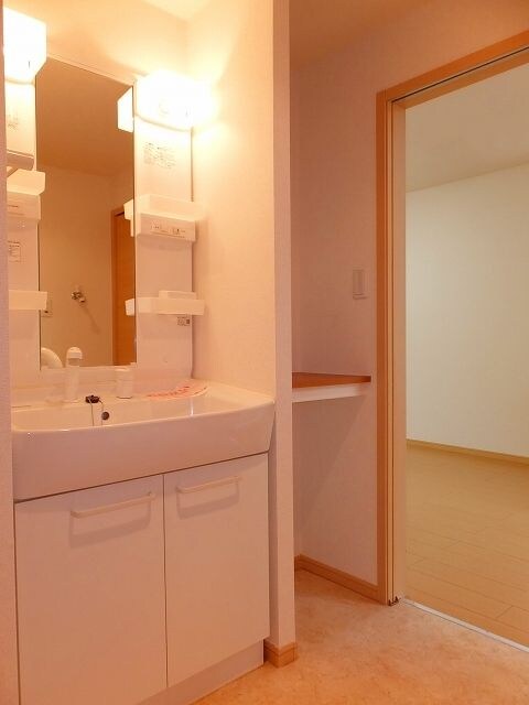 物件内観写真6　(スペースが確保できる洗面所です)