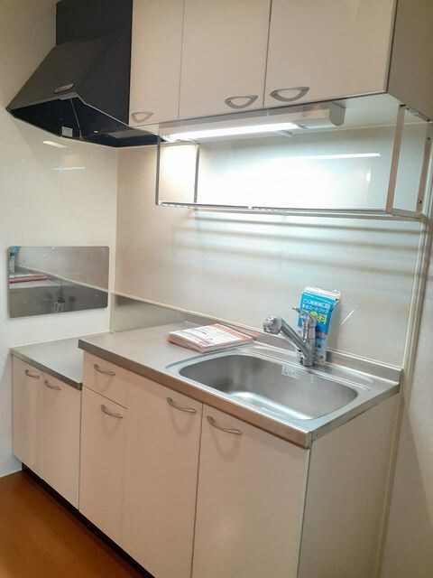 物件内観写真5　(コンパクトなキッチンで掃除もラクラク)