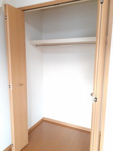 物件内観写真11　(便利な収納スペースです)