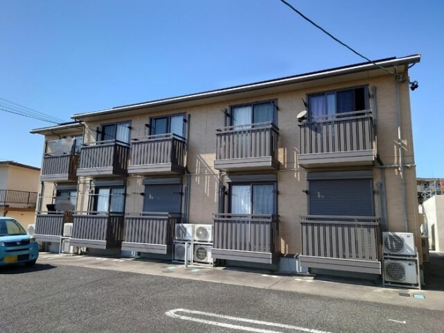 物件外観写真1　(外観は落ち着いています)