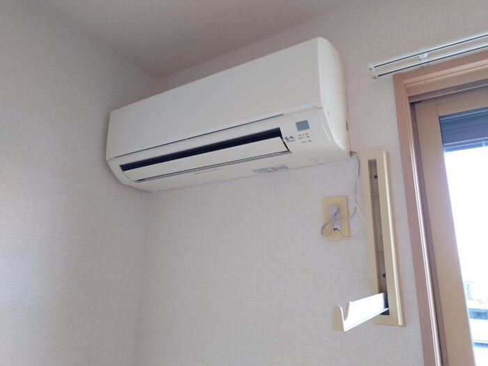 物件内観写真11　(広くて明るい寝室)