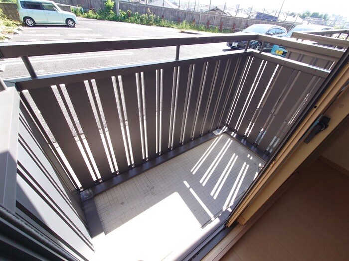 物件内観写真14　(開放的で明るい空間を演出してくれるバルコニーです)