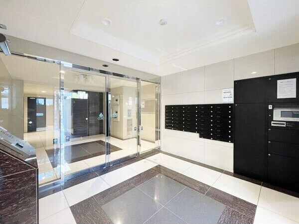 物件外観写真2　(ロビーです)