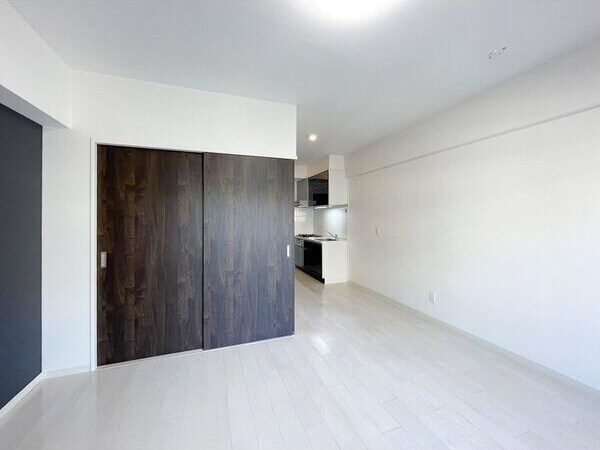 物件内観写真9　(おしゃれな居間です)