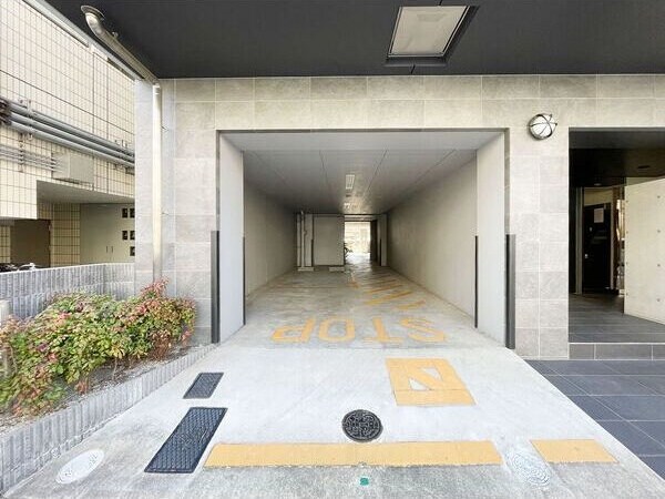 物件外観写真3　(エントランスです)