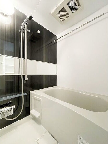 物件内観写真11　(日々の疲れを癒すお風呂付です)