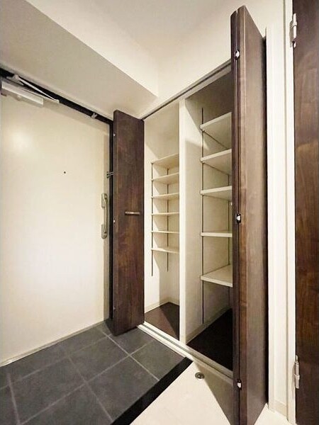 物件内観写真16　(きれいな玄関です)