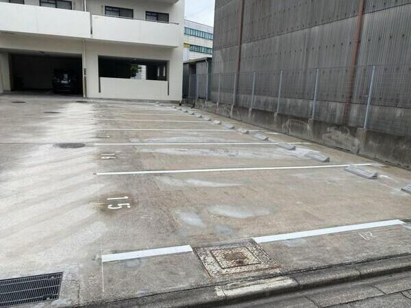 物件外観写真3　(駐車場)